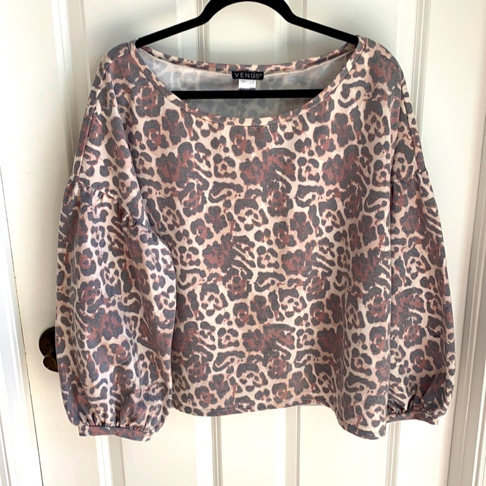 Venus soft pullover top size XL